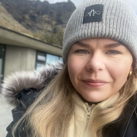 Blonde girl with a hat